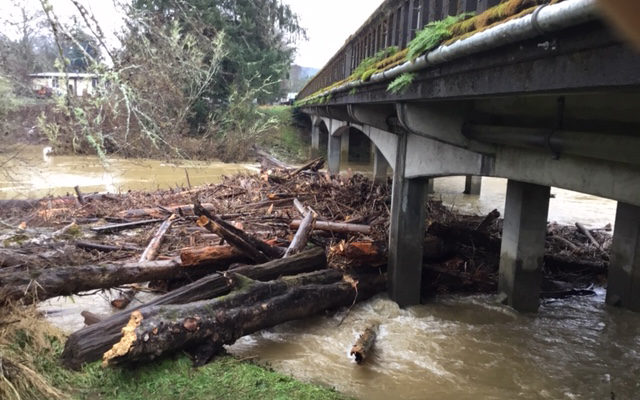 Log jam clearing will close Pacific County bridge
